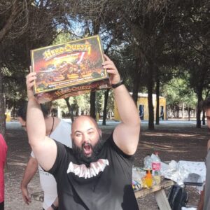 Torrado recibiendo su juego de Hero Quest